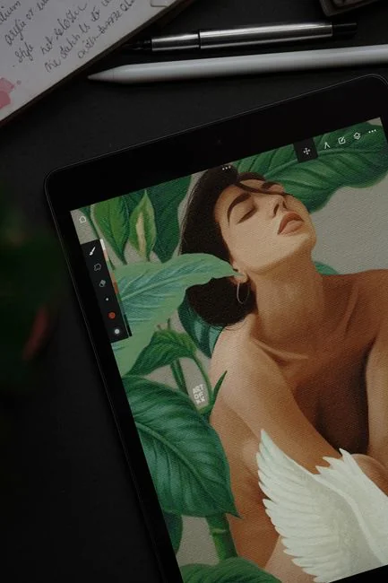 Zameraný záber na notebook s otvorenou prihlasovacou stránkou Pexels, ktorá zvýrazňuje moderné digitálne rozhranie.